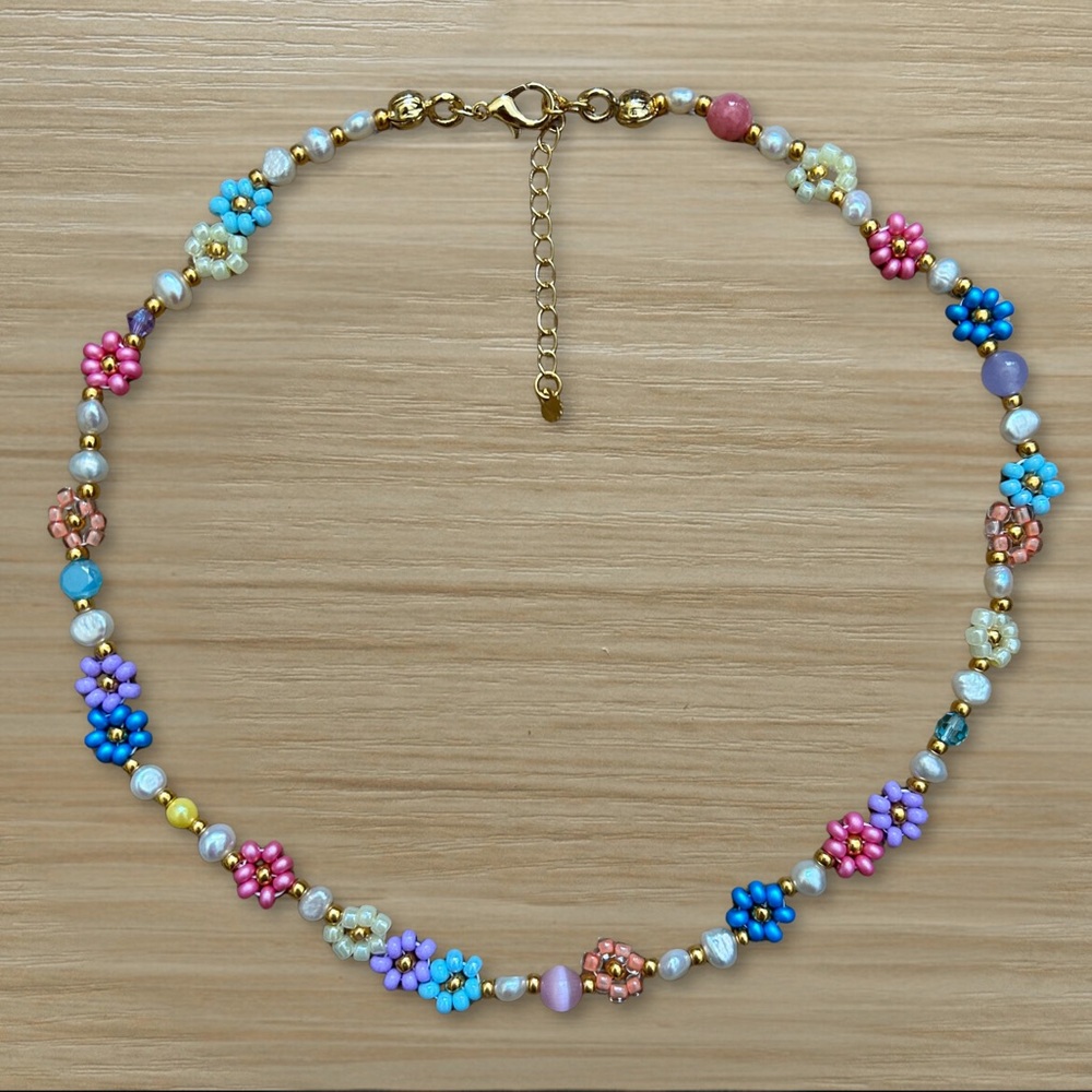 flower power // handmade bead flower pearl necklace